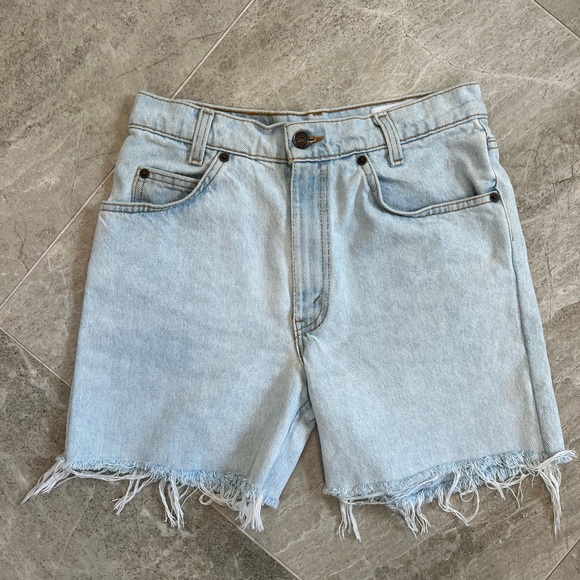 Vintage Levi’s cut off shorts - Picture 2 of 8